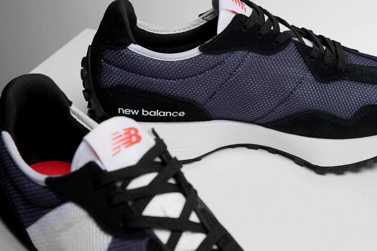 NEW BALANCE 327 “BLACK AND WHITE” SNEAKER