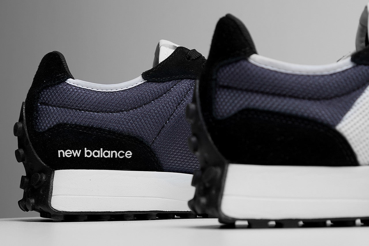 NEW BALANCE 327 “BLACK AND WHITE” SNEAKER