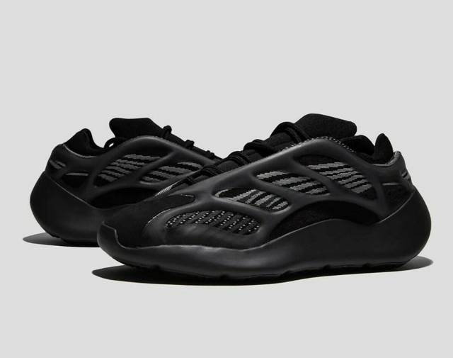 Adidas YEEZY 700 V3 "Dark Glow" Sneaker